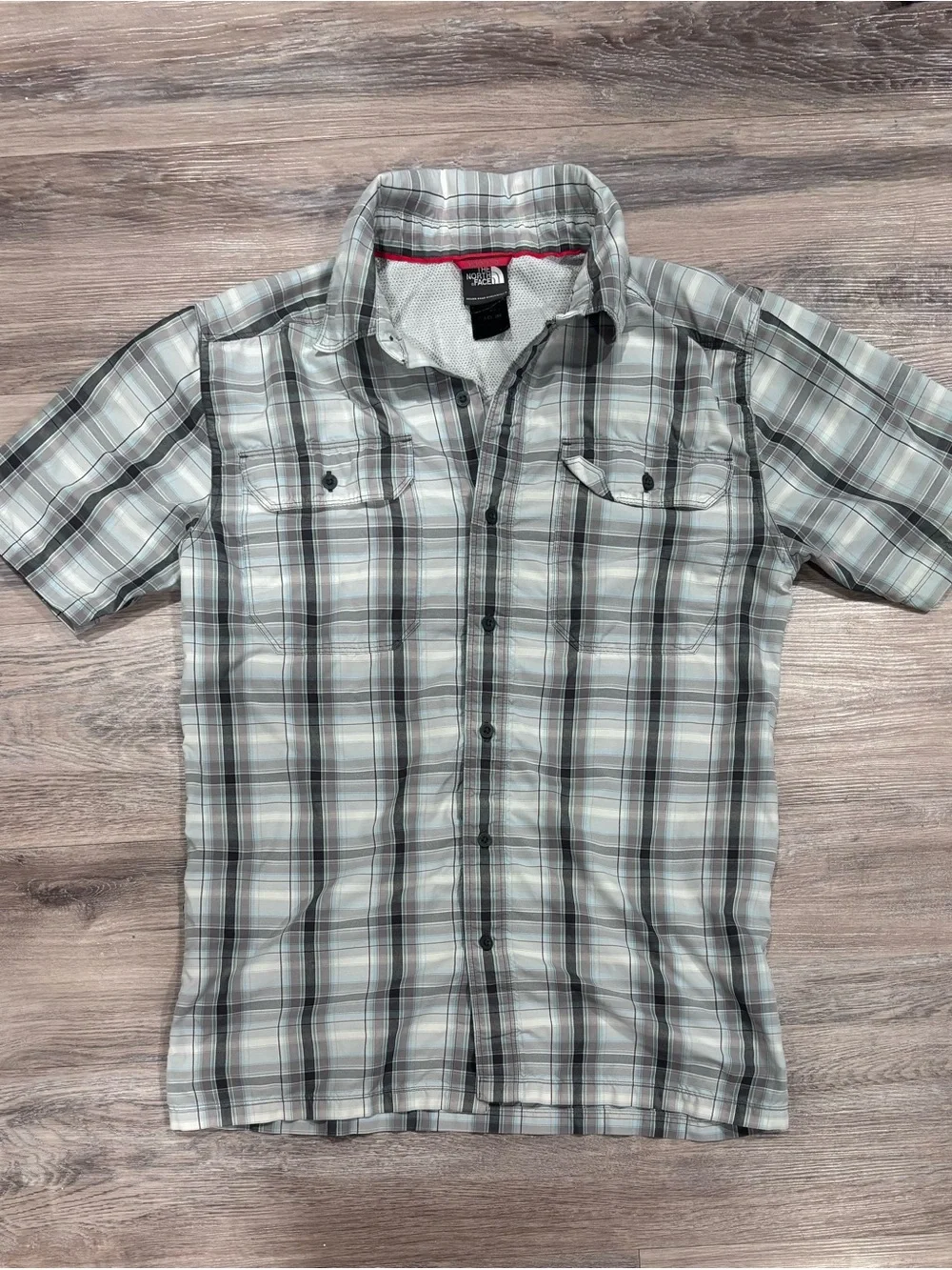 The North Face Men's Short-Sleeve Plaid Button-Up in Light Gray and Black